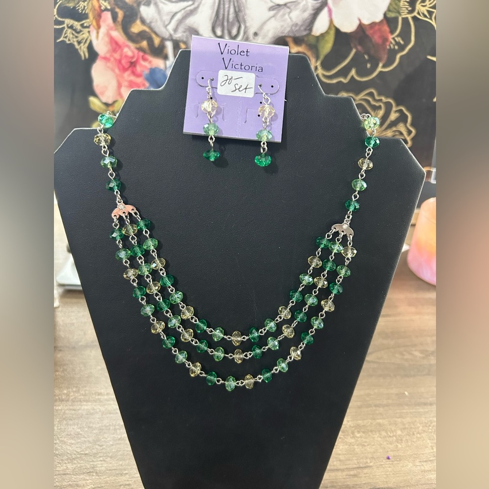 NWT necklace and earrings set